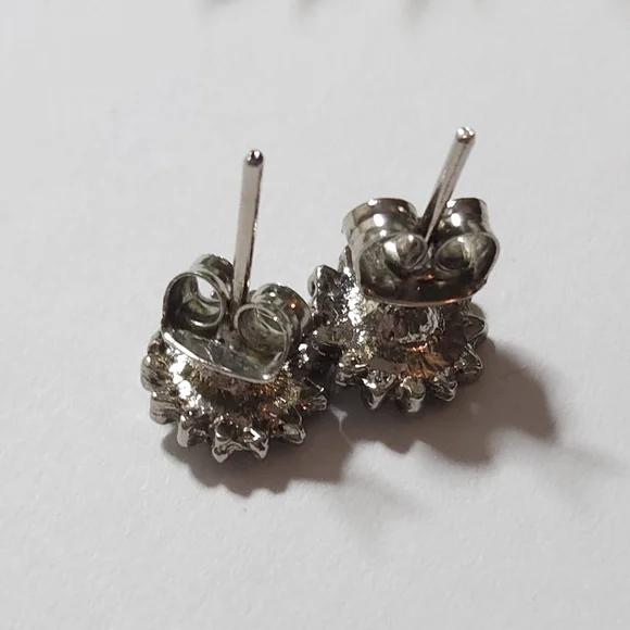 Vintage Silver Sunflower Stud Earrings Dainty Flower Stud Earrings - Picture 3 of 7